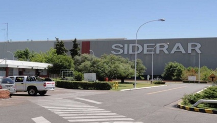 Tras los despidos, los trabajadores de Siderar Ensenada tomaron la planta