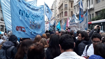 Docentes bonaerenses movilizaron en protesta por incumplimientos de la paritaria acordada con Vidal