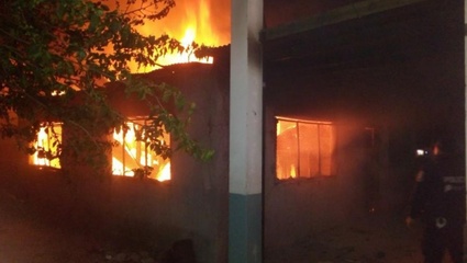 Nuevo incidente en Moreno: Una escuela quedó destruida por un incendio