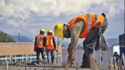 El Gobierno prevé invertir $923.000 millones en obras públicas en 2023 