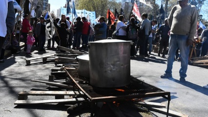 Cooperativas platenses arrancan la semana con una protesta frente al Municipio