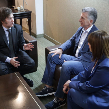 Con respaldo de EEUU e incertidumbre económica, Milei y Macri llegan a la elección con temor a las terceras vías