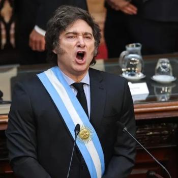 El Gobierno de Milei juega un partido en el Congreso y otro contra la AFA