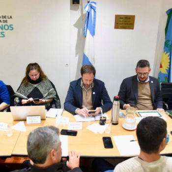 La provincia cerró junio sin propuesta salarial para docentes ni estatales, y solo garantizó el aguinaldo