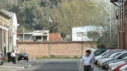 Agredieron a Víctor Hugo durante la filmación del muro de Clarín en Barracas