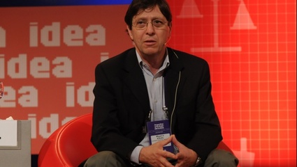 Un asesor económico de Mauricio Macri dijo que "se bajan salarios o se devalúa, otra no queda"