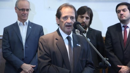 Viceministro de Salud llamó a defender avances en atención sanitaria ante amenaza de las farmacéuticas