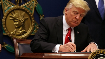 Trump renueva la ley que sustenta el bloqueo contra Cuba