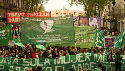 Tuittazo y pañuelazo en defensa del aborto legal