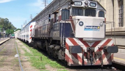 Provincia obliga a los trabajadores de Ferrobaires que firmen "retiros voluntarios" a no trabajar por cinco años en el Estado