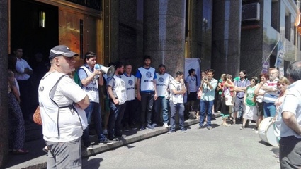 Despidieron 120 trabajadores del Ministro de Hacienda