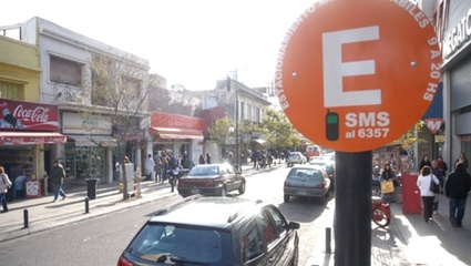 Un grupo de vecinos de La Plata busca juntar 10.000 mil firmas para frenar el aumento del estacionamiento
