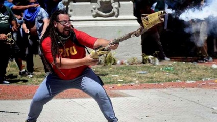 "Estoy siendo perseguido como si fuera un terrorista" dijo el militante prófugo por disparar con un mortero