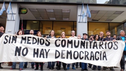Protesta frente al Enacom por la clausura de una radio comunitaria de Moreno