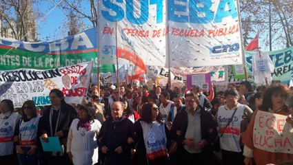 Masiva marcha docente para reclamar contra los cambios en los equipos de orientación escolar