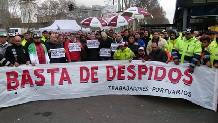 Los portuarios continúan firmes con el reclamo por los despidos