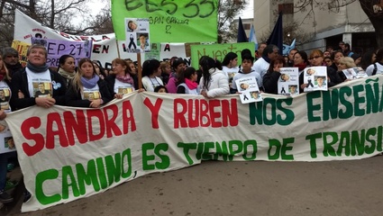 A un mes del fallecimiento de Sandra y Rubén, la comunidad educativa marcha por las calles de Moreno