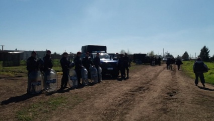 Desalojo en abasto: cientos de familias cortan la 520 y le exigen al municipio que resuelva el conflicto