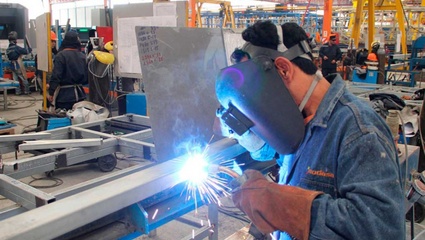 La industria sigue en caída: se desplomó un 5,7% en julio