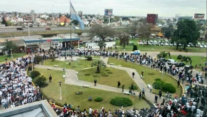 Masiva "marcha del silencio" contra los despidos y el ajuste en el Hospital Posadas