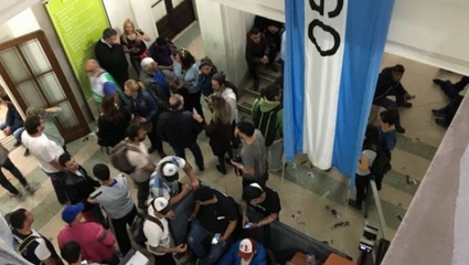 Crece la tensión entre Provincia y trabajadores del Astillero luego de que líderes gremiales sean imputados por la protesta en el Ministerio de Economía