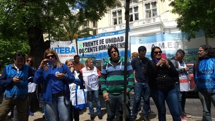 Gremios docentes se manifestaron ante la Dirección de Educación contra la reforma de la educación técnica