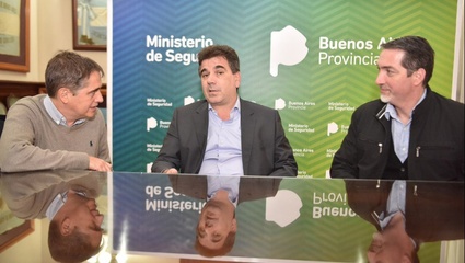 Desde la Defensoría, Lorenzino apoyó el registro de policías exonerados publicado por Ritondo