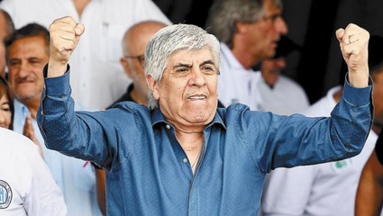 Moyano consiguió un aumento del 40% para su gremio