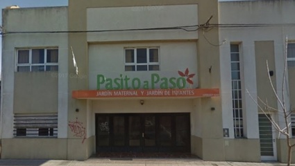 Abrazo solidario al jardín "Pasito a Paso" que cerró y dejó a docentes y niños en la calle