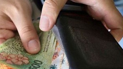 Crisis económica: el Gobierno decidió adelantar el aumento del salario mínimo, vital y móvil