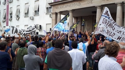 Morón: taxistas y concejales opositores marcharon en contra de UBER
