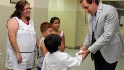 Garro destacó la inversión en las escuelas de La Plata pero los docentes le salieron al cruce