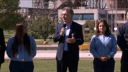 Macri visitó una fábrica de cemento en Olavarría y aseguró que "vamos en una lenta recuperación"