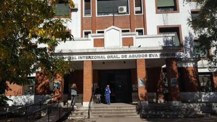 Crisis sanitaria: profesionales de la salud suben por escalera a los pacientes por el mal funcionamiento de los ascensores