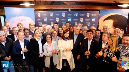 Camino a la unidad: después de 16 años, Cristina volvió a participar de una reunión del PJ