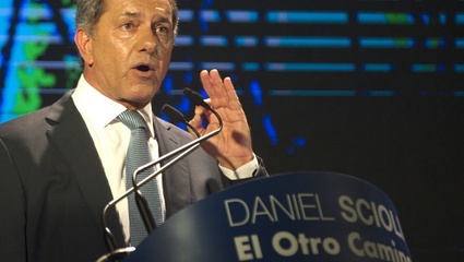 Scioli apoyó a los Fernández y aseguró que "mis verdaderas peleas no son por lugares en las listas"
