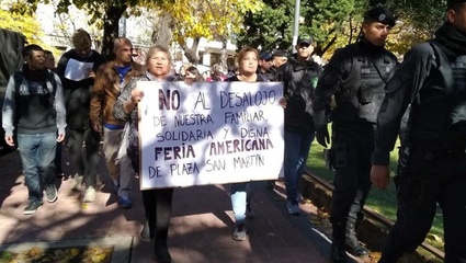 Después de los desalojos, los feriantes de Plaza San Martín se reunieron con concejales: “No somos delincuentes, queremos trabajar”
