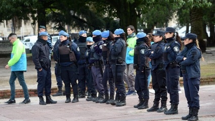 El centro de La Plata, otra vez sitiado por la Policía: 700 efectivos encabezaron un nuevo operativo contra la venta ambulante