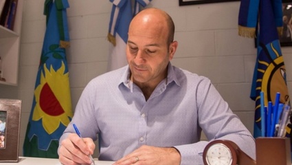 Nueva polémica: Molina se aumentó el sueldo y cobrará $620.000
