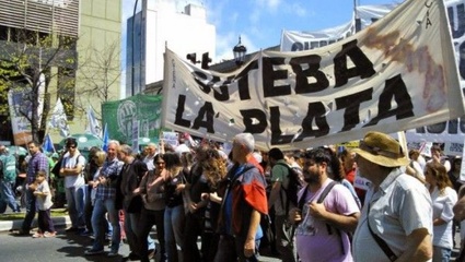 Docentes platenses encabezan una nueva jornada de lucha: firmarán un petitorio para entregárselo a Vidal  
