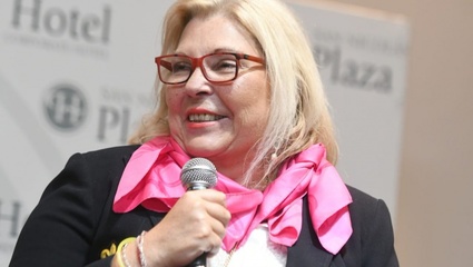 Carrió presentó su libro "Vida" en San Nicolás y trató de "corrupto" al intendente de Cambiemos