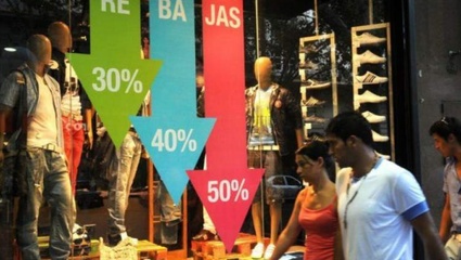 Los árboles de Navidad, con menos regalos: las ventas minoristas volvieron a caer este diciembre