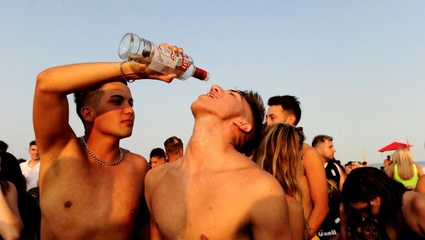 Prohibieron el consumo de alcohol en la vía pública en Villa Gesell tras el crimen de Fernando Báez Sosa