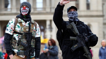 EE.UU: con armas de fuego, manifestantes protestaron por las medidas de aislamiento social excesivas aplicadas en el Estado de Michigan