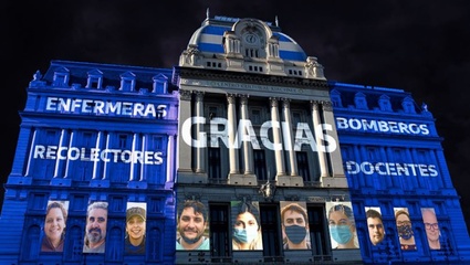 El Centro Cultural Kirchner se iluminó para homenajear a trabajadores y trabajadoras esenciales de todo el país