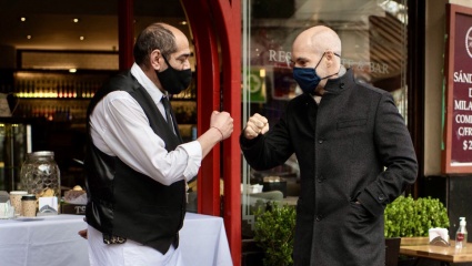 Larreta visitó un restaurante en el segundo día de apertura gastronómica
