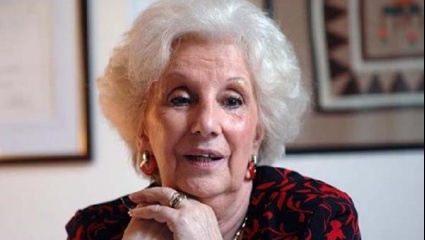 Estela de Carlotto: "Si tengo que salir a la calle, agarro el bastón y voy a defender la democracia"
