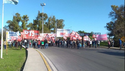 En repudio al desalojo en Guernica, organizaciones sociales cortan accesos a la Ciudad