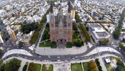 Garro saludó a La Plata en "un aniversario muy particular, a la distancia pero más juntos que nunca”