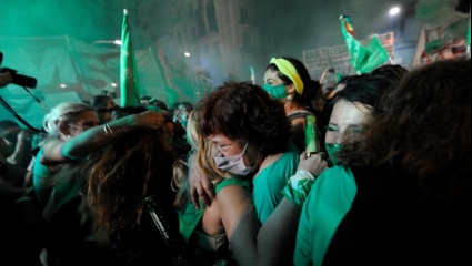 Los puntos salientes del proyecto sancionado por el Senado que legaliza el aborto